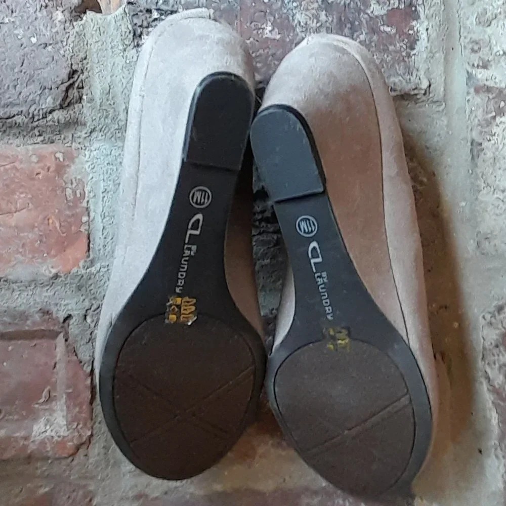 CL Laundry Tan Pump - Picture 7 of 7